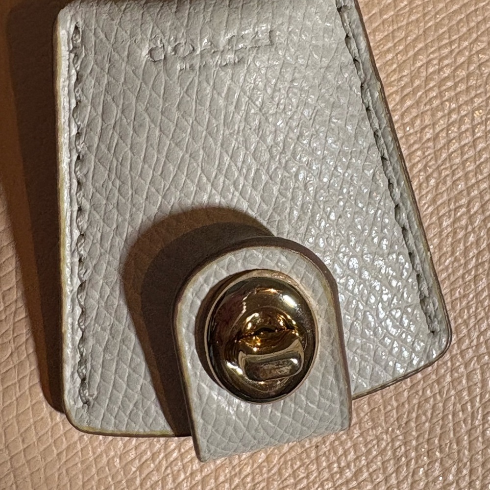 Coach New York Elegant Cream and Tan Women's Bag - Picture 7 of 9